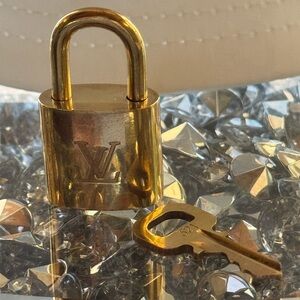 Louis Vuitton, Lock and Key, Authentic, 321